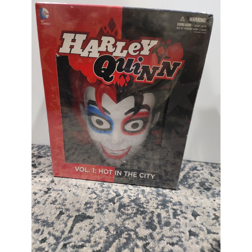 DC Comics Harley Quinn Vol 1 Hot in the City Book & Mask Set New 52 Grphic Novel